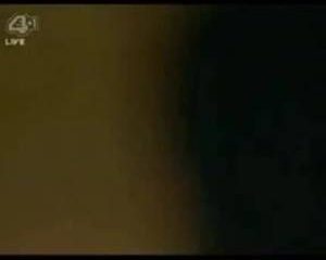 Meisje gaat naakt in het bigbrother huis